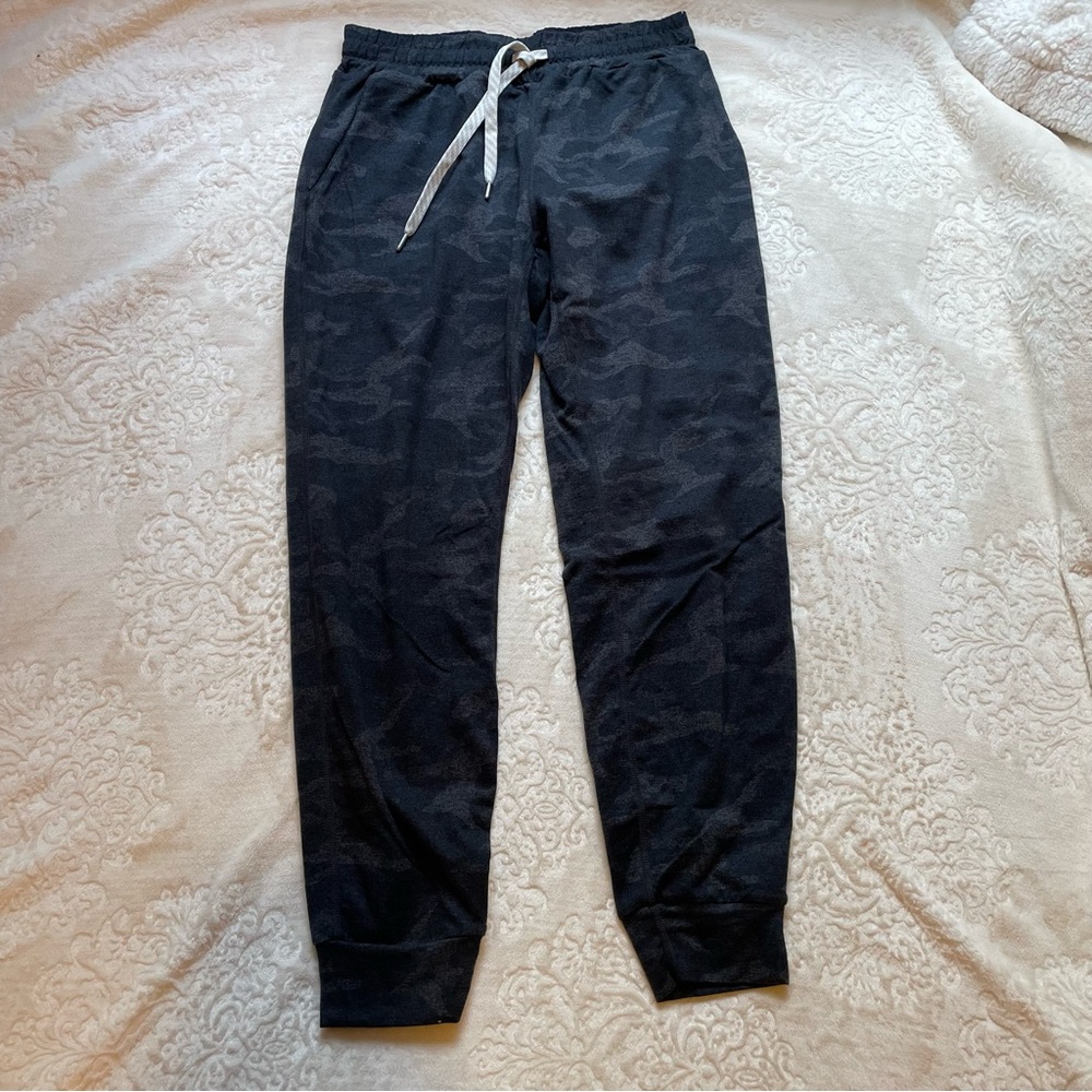 Vuori Camo Joggers